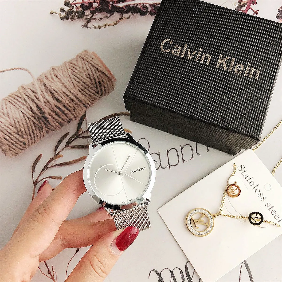 

Wholesale Manufacturer New Style Stainless Steel Wrist Watch OEM High Quality Quartz Couple Mesh Watches Men and Women Wrist, Black