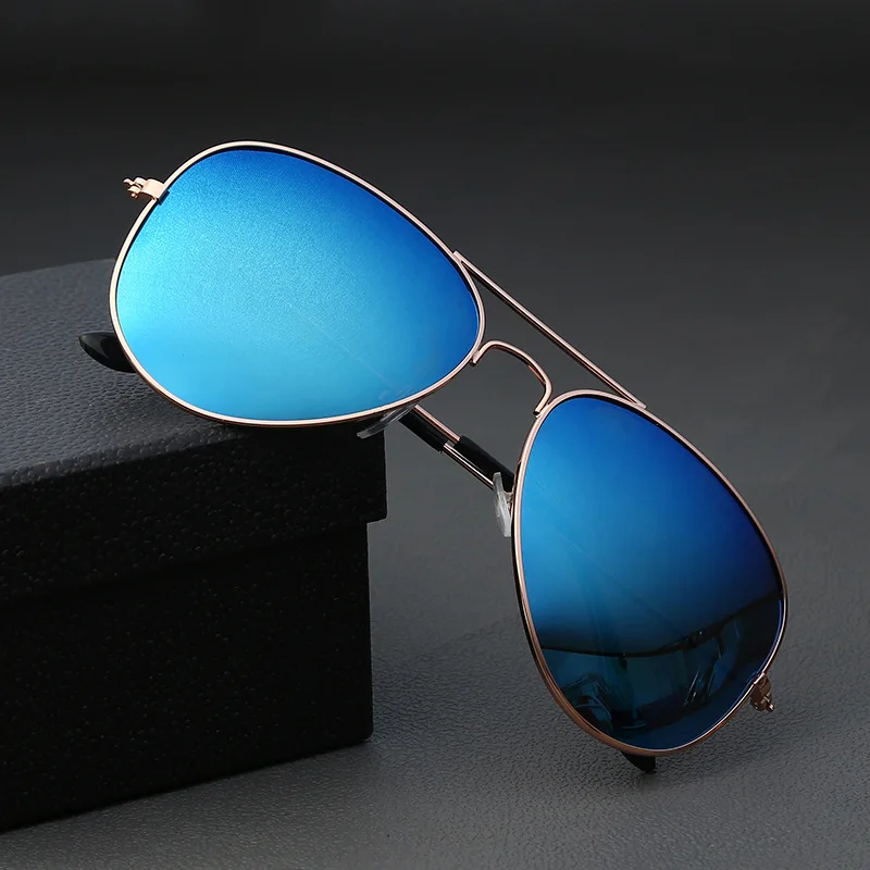 

Classics Men Sunglasses Fashion Light And Minded Gentleman Sunglasses Outdoor Driving Car Fishing Anti UV Sunglasses, Picture shown