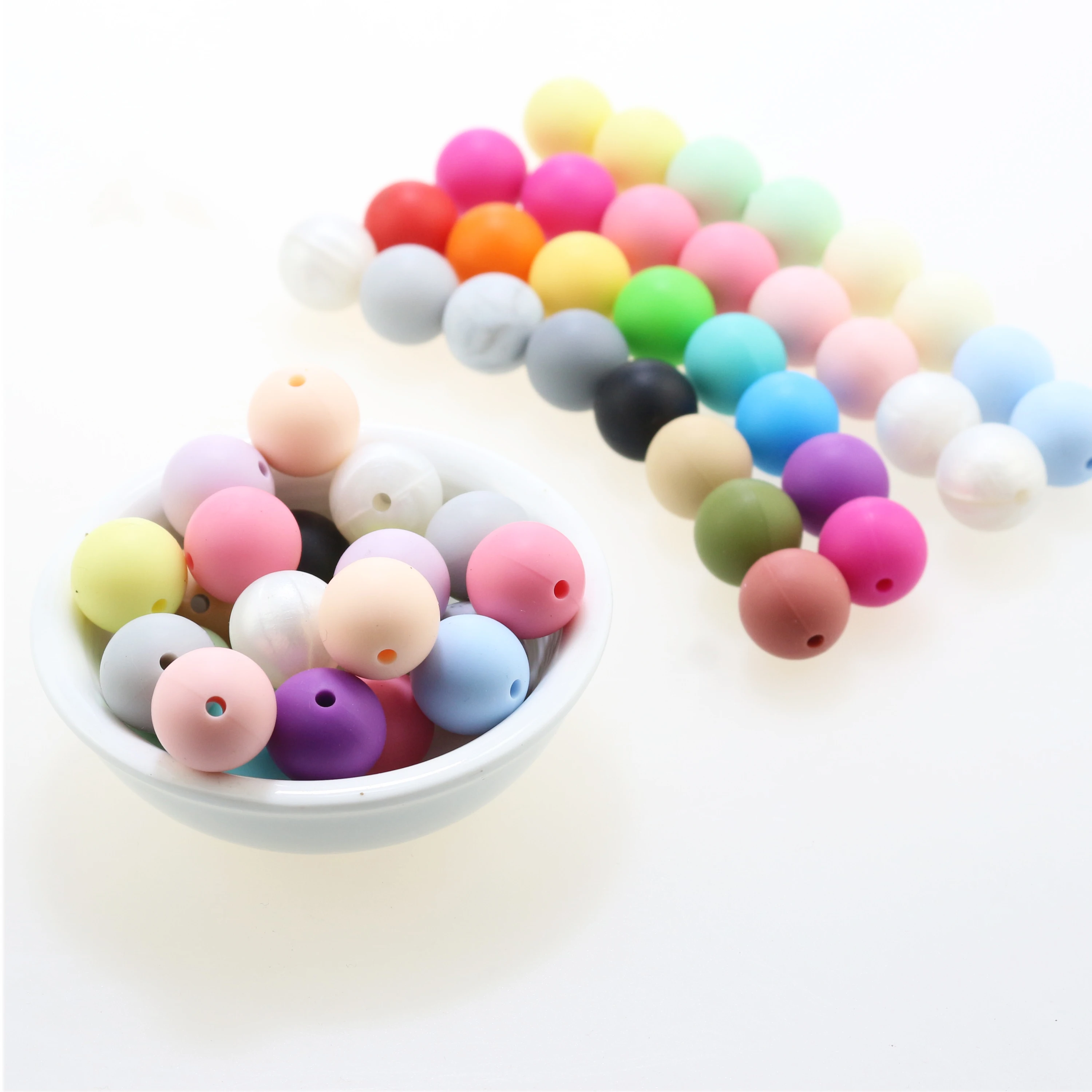 

Hot sell Bulk BPA Free Food Grade 15mm/12mm beads Soft letters beads bracelets for kids baby mickey silicone beads