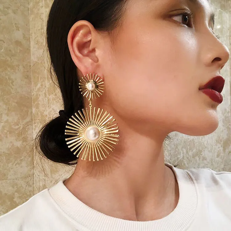 

SC Exaggerated Big Pearl Dangle Statement Earrings Fashion Model Catwalk Long Gold Plated Double Flowering Sun Earrings Women
