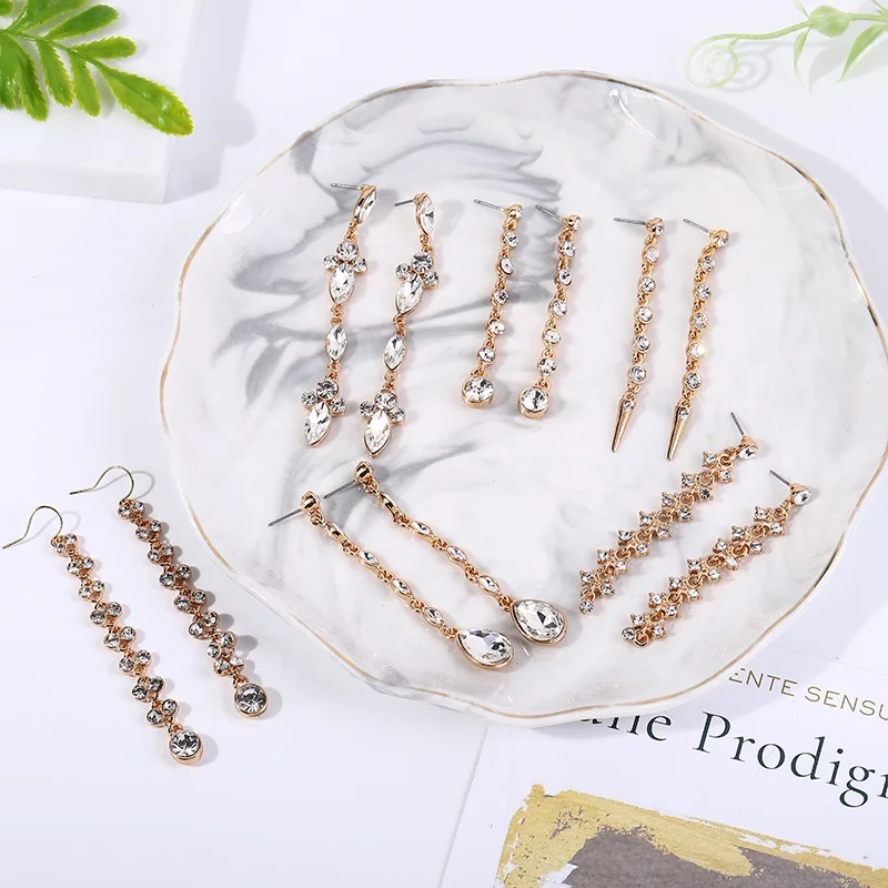 

2020 Popular Fashion Copper Alloy Gold Plated Women Earrings Dangle Earrings Clear Rhinestone Shining Baroque Jewelry Brincos, Picture shows