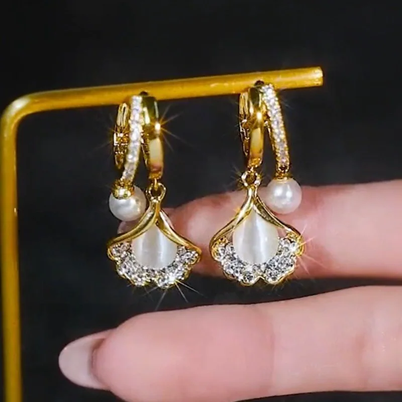 

2023 New Cat's Eye Stone Ginkgo Leaf Earrings Fashionable and Versatile Earrings Jewelry Women