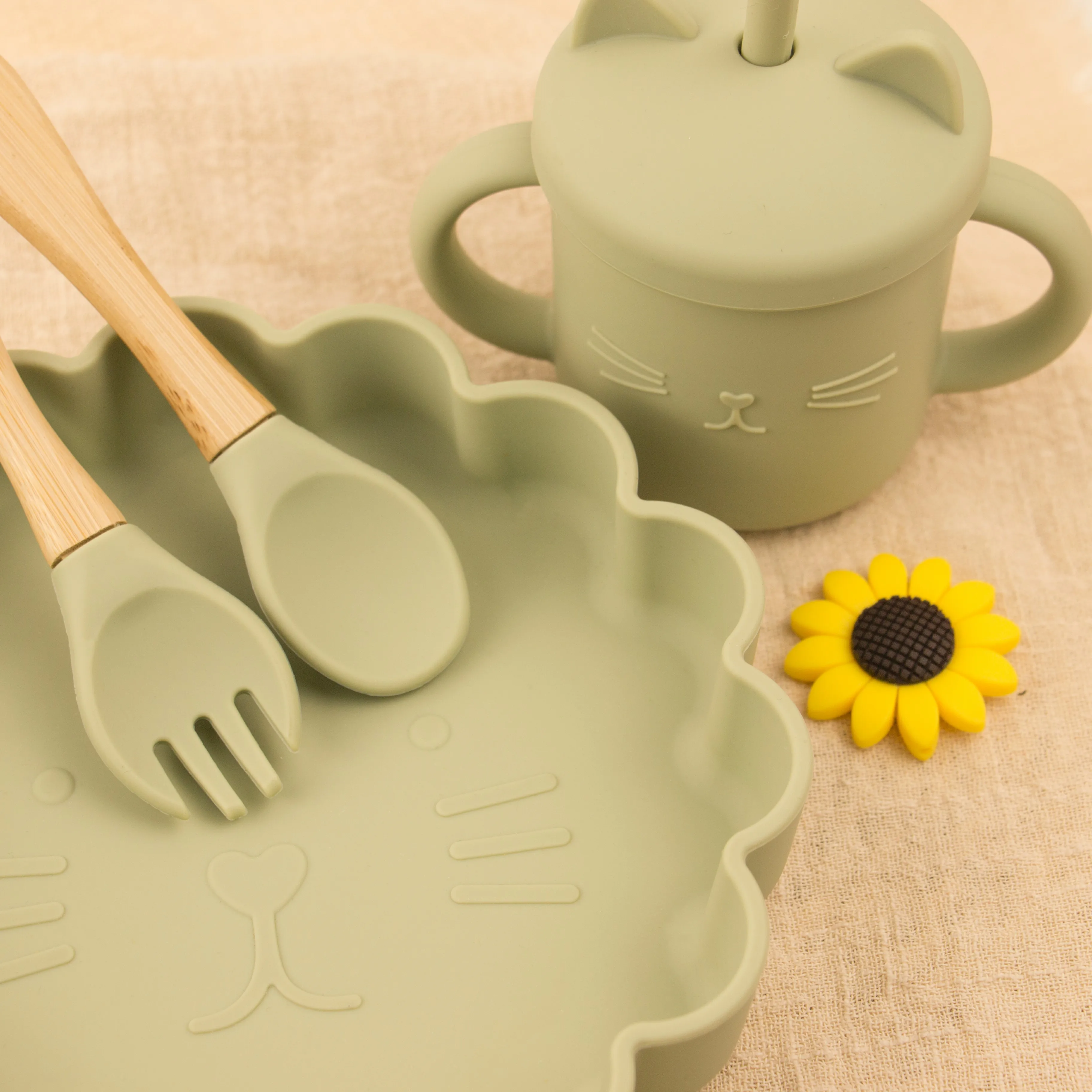 

Wholesale Silicone Baby CAT Plate with divisions Round shaped Baby Feeding Set Silicone dinner plate with suction