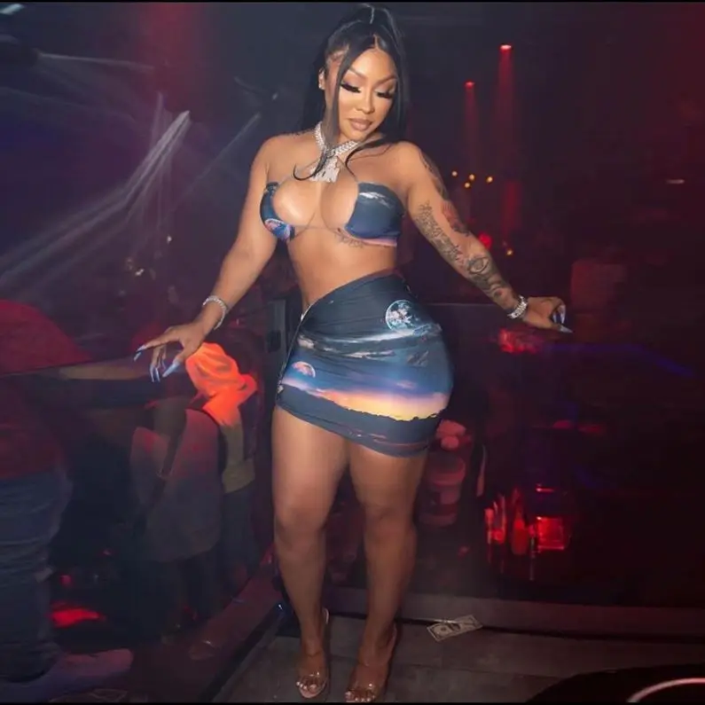 

Free sample Fashion sexy crop top and skirt halter printed backless two piece set women clothing