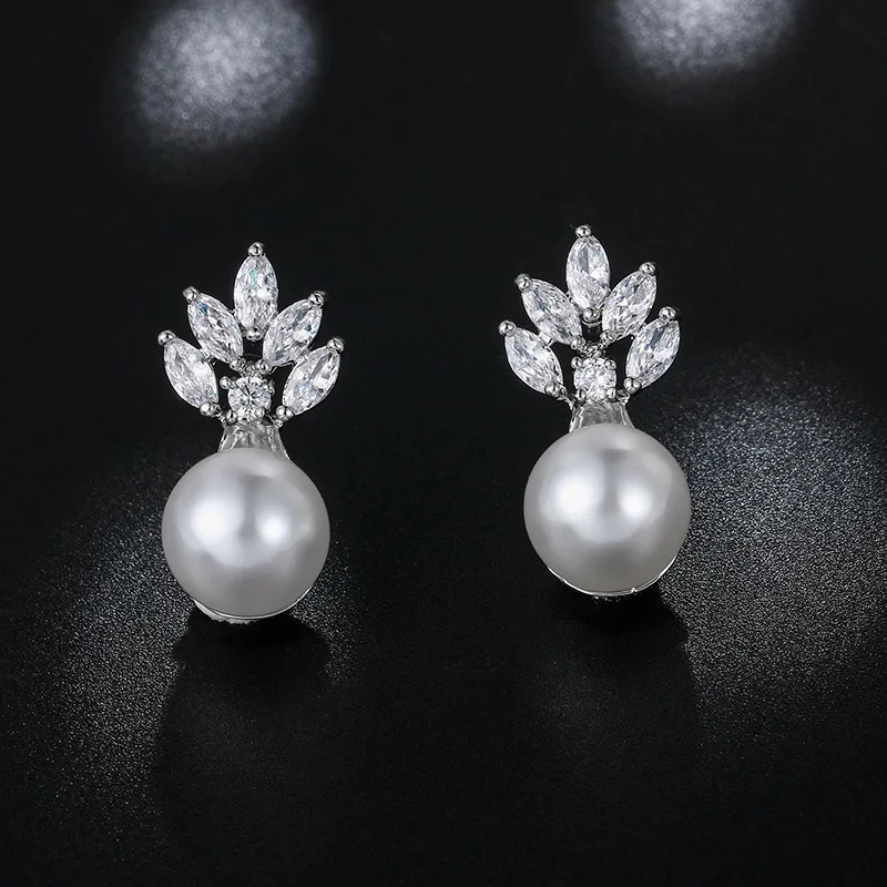 

Sweet Pearl Wedding Earrings for Bride Dainty Silver Plated Shining Crystal CZ Pearl Stud Earrings