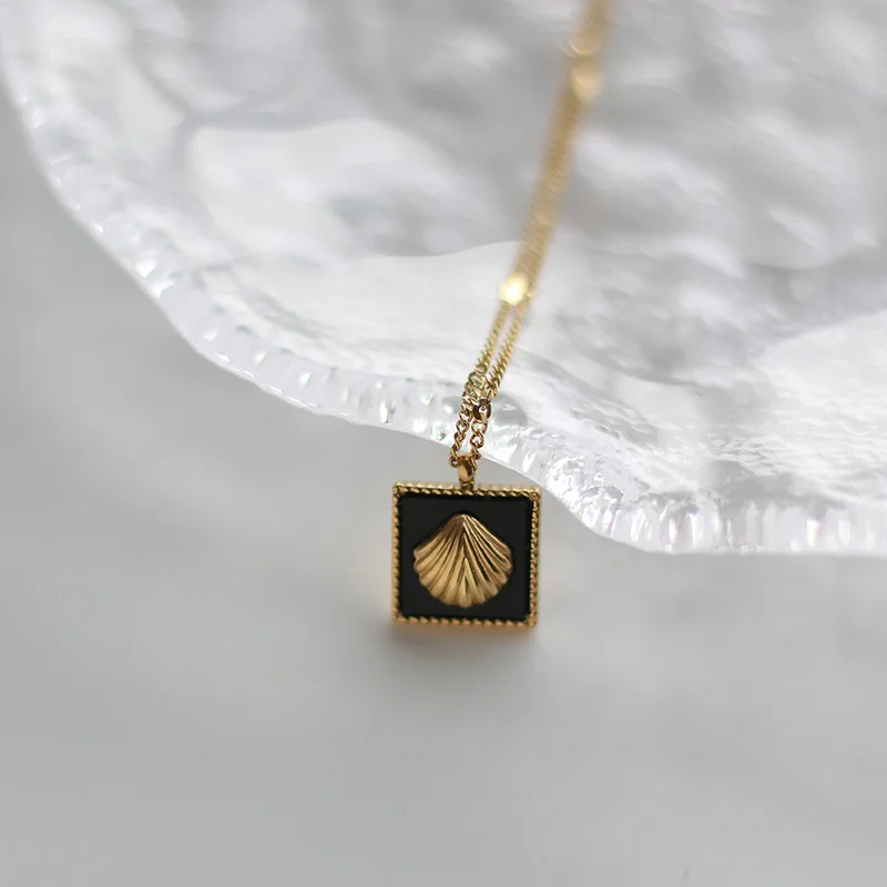 

Elegant Jewelry Black Square Pendant Necklace 18K Gold Real Gold Plating Stainless Steel Shell Pendant Necklace