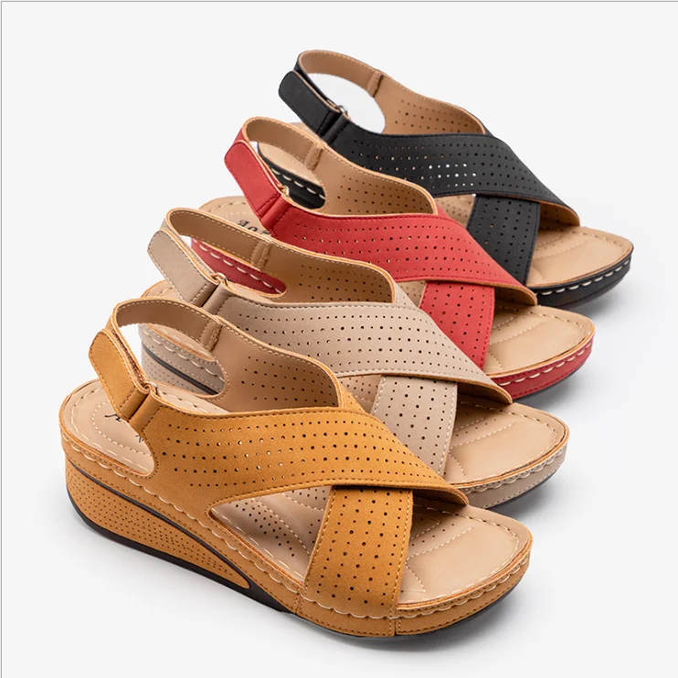 

New summer 2021 wedge heel sewing thread breathable hollow mother shoes large women's sandals, As shown in figure