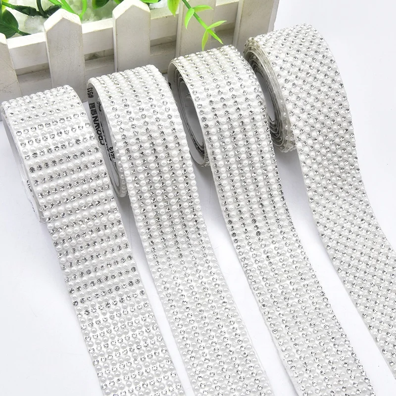 

Hot Fix Pearl Rhinestone Trim Iron on Strass Crystal Decoration Self Adhesive Ribbon Tape Roll for Clothes Cosmetic Boxes, White