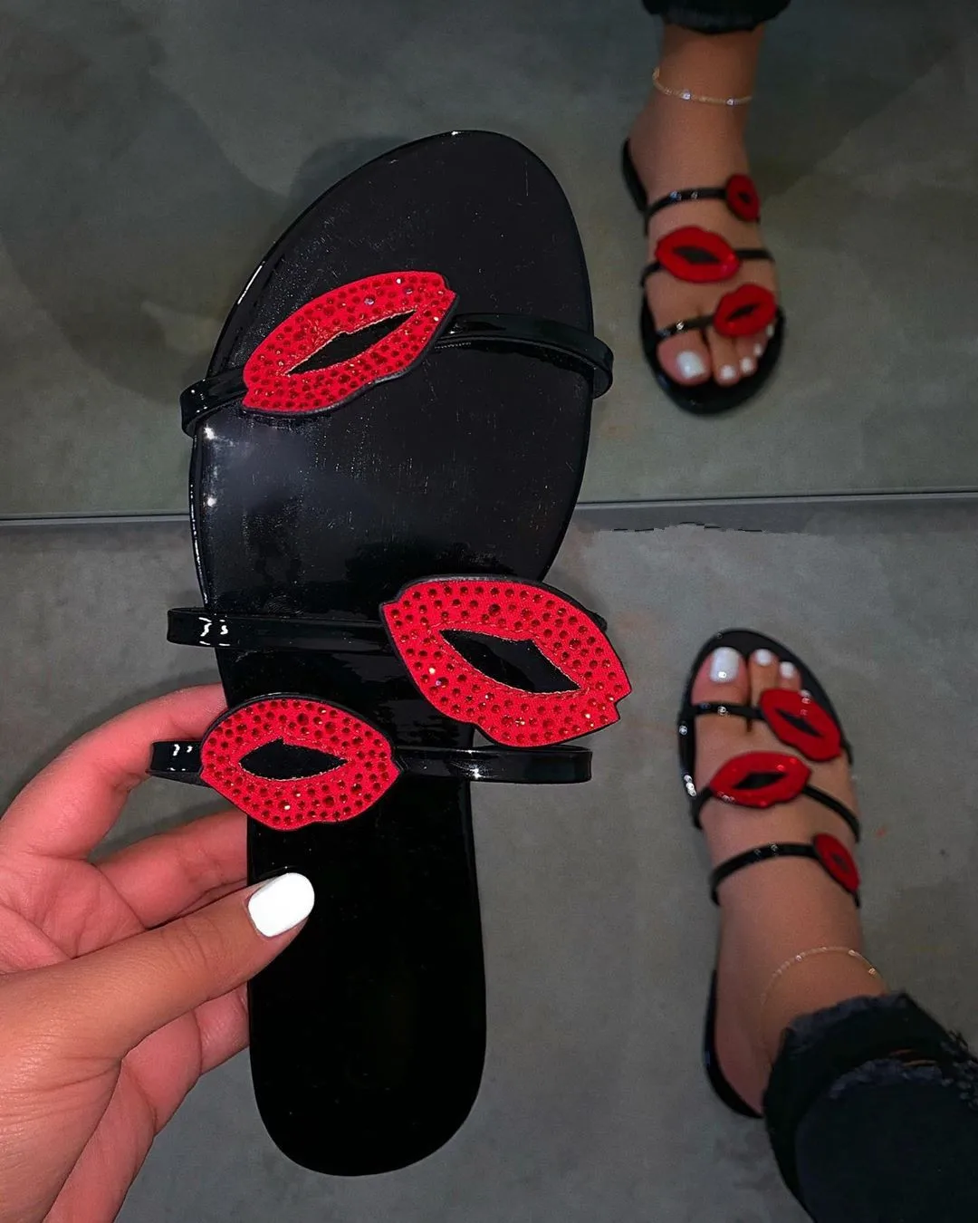 

new fashion Lip diamond sandals flat sandals low heel sexy beach shoe for girls and ladies party shoes gold slippers