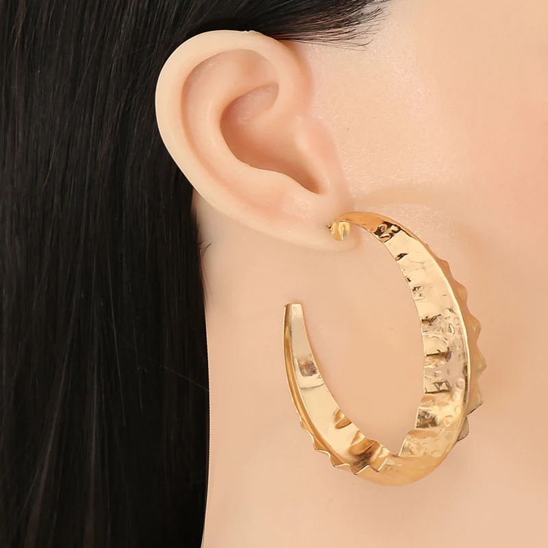 

New Design European Fashion Geometric Alloy Earrings Hot Sale Personality C Shaped Gold Plated Alloy Hoop Earrings, Silver,gold