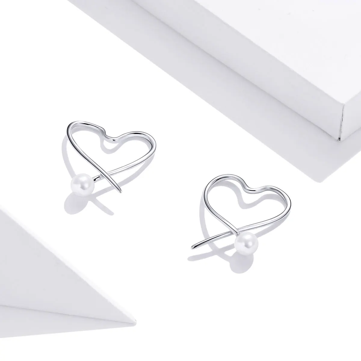 

Latest Design Shell Pearl Jewelry 925 Sterling Silver Heart Earrings