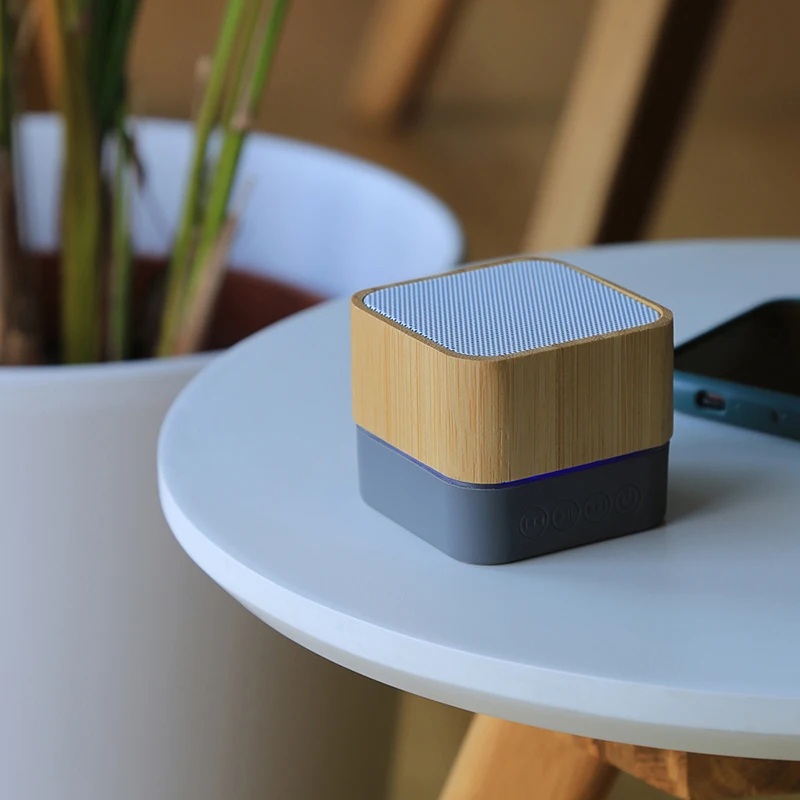 

2021 trending products Eco-friendly bamboo wireless speaker 5W music player for business gifts, Natural