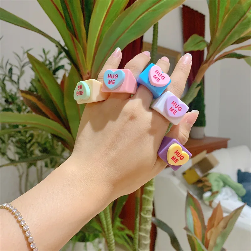 

Trendy cheap Jewelry Cute Colorful Candy Plastic Finger Chunky Retro Resin heart Acrylic Ring