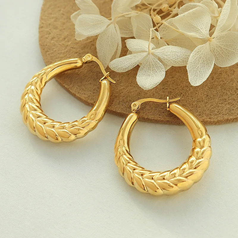 

Dr. Jewelry 2022 New French Style 18K Gold Plated Surgical Steel Floating Star Exaggerated Women Elegant Hoop Earrings, Customized color