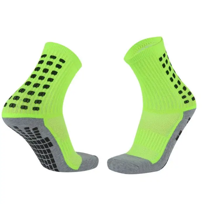 

2021 wholesale Oem Custom Logo sport socks anti slip men's socks