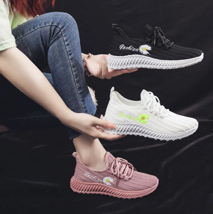 

Wholesale pink Daisy logo south korea hot sell trend antislip lady's sneakers women star outdoor sports casual fashion shoes