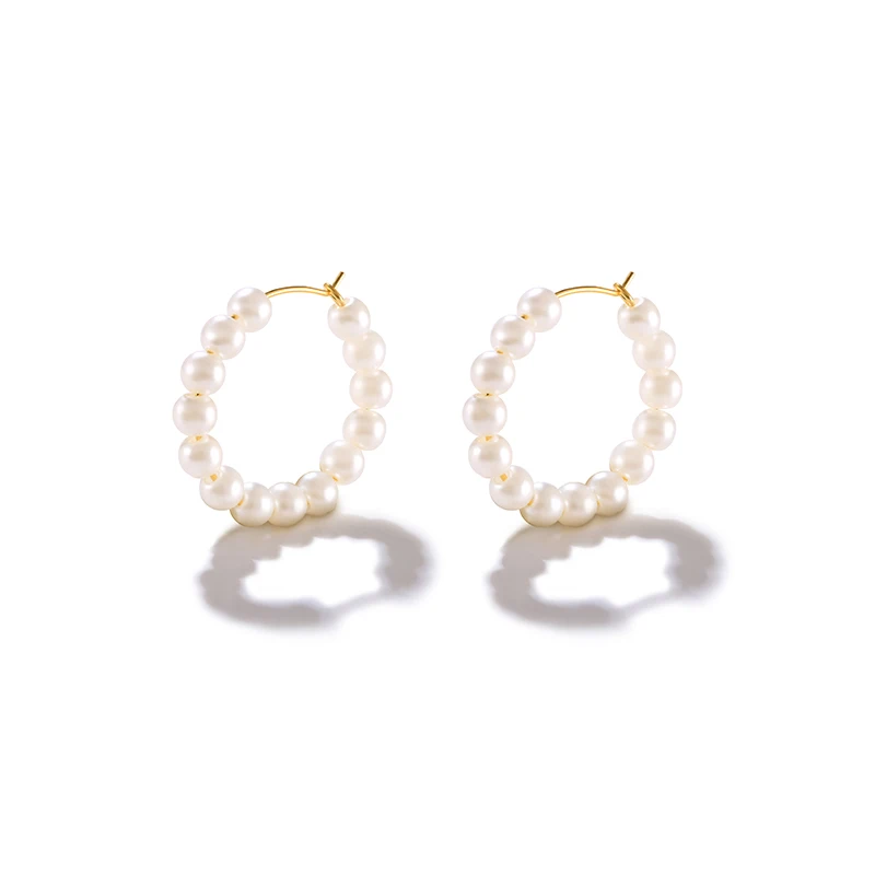 

QLEESI S925 Silver Pearl Earrings Trendy Charming Fresh Water Pearl Studded Hoop Earrings for Women 2022