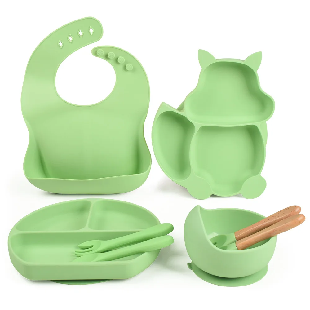 

New Strong Suction Silicone Plates Organic Non Spill Food Grade Spoon Fork Bib Set For Baby Silicone Tableware Feeding Plate