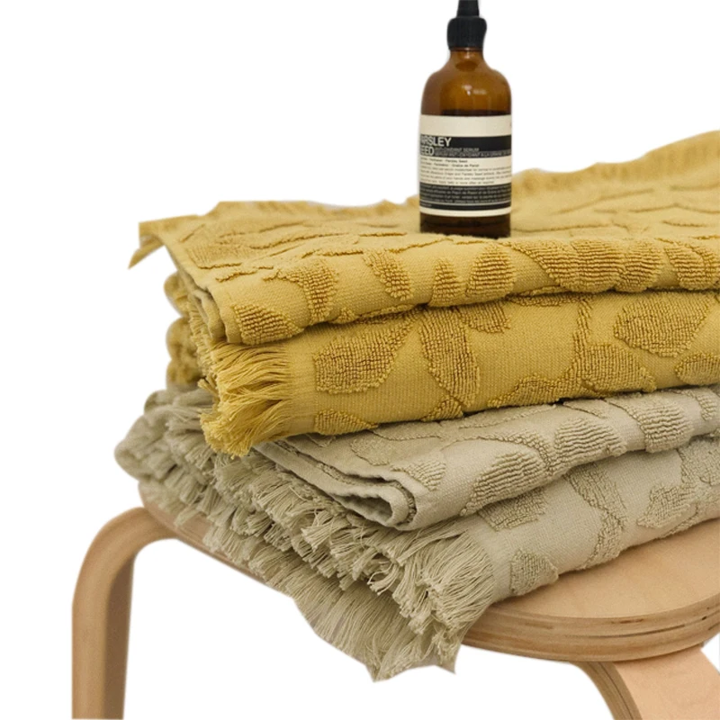 

Customised Cotton Warm Blanket Leaf Jacquard Face Clean Towel Bath Towel