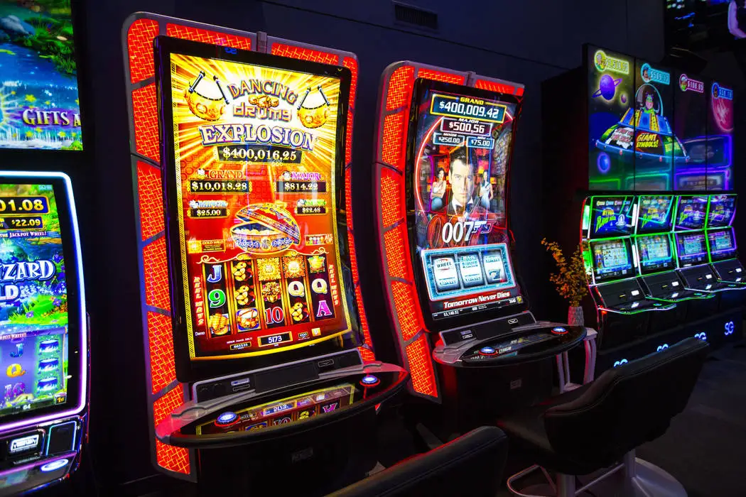 10 Red Screen Slot Machines newhype