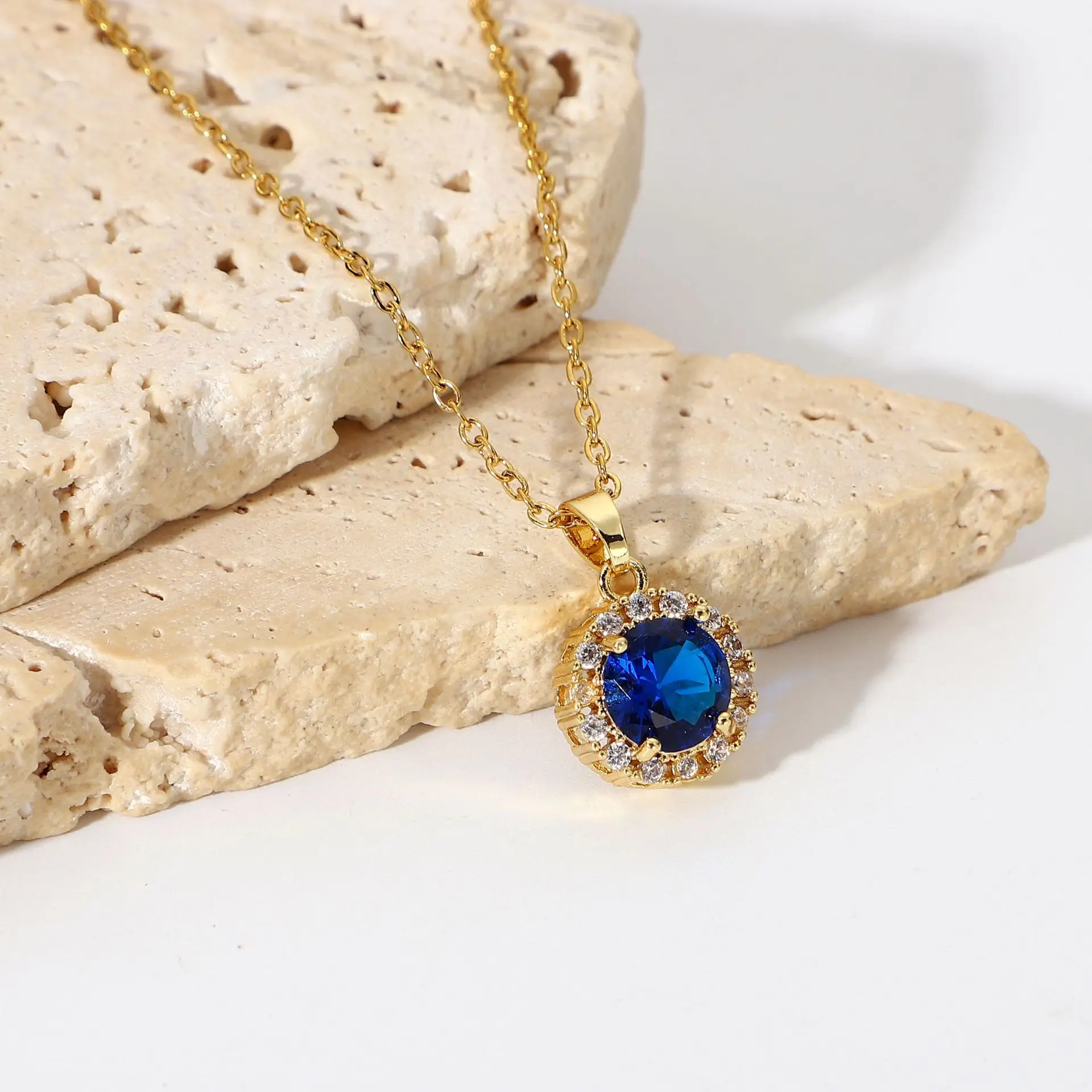 

Vershal B385 Hot Sale 18k Gold Plated Stainless Steel Klein Blue Round CZ Pendant Necklace Jewelry