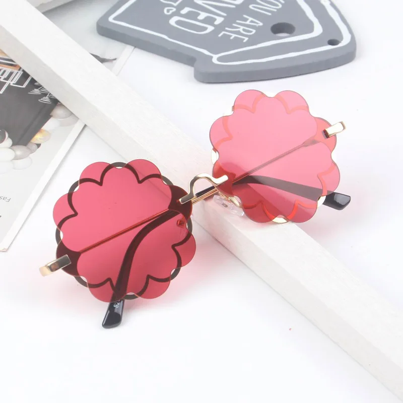 

2020 Cute Frameless Custom Logo Kids Sunglasses, Custom colors