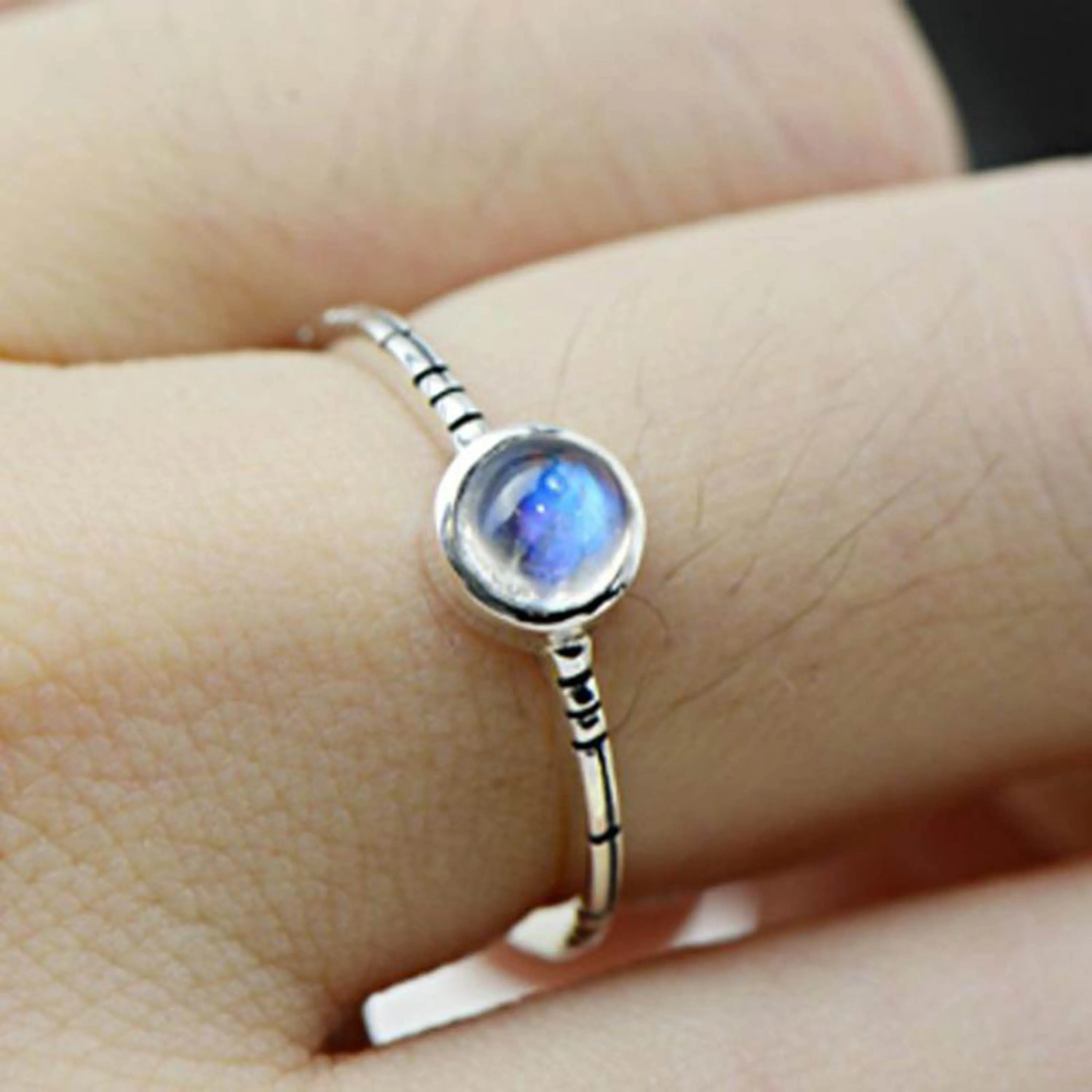 

Hot Sale 925 Sterling Silver Ring Circle Moonstone Stone Jewelry High Quality Fashion Women Dainty Ring