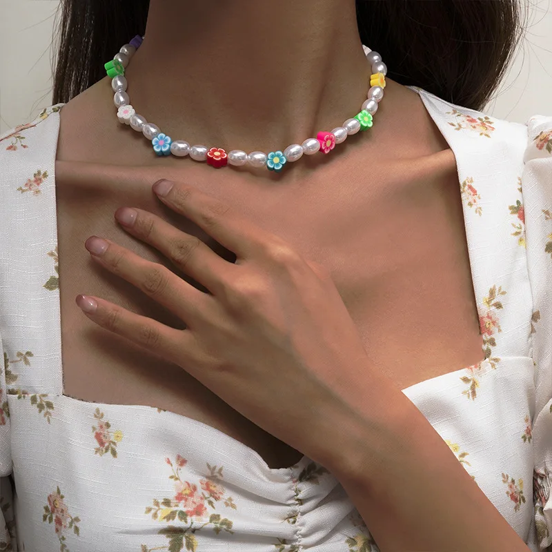 

2021 Ins new fashion handmade boho clay flower pearl beads choker necklace for women