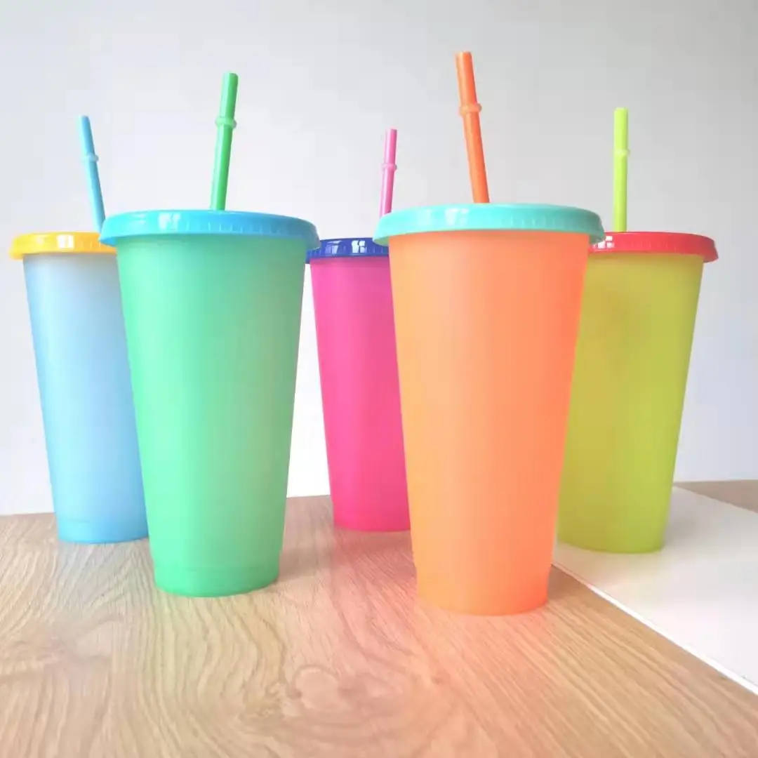 
New Product 2020 Transparent plastic cup with lid and straw Reusable temperature plastic cup Magic Mug 