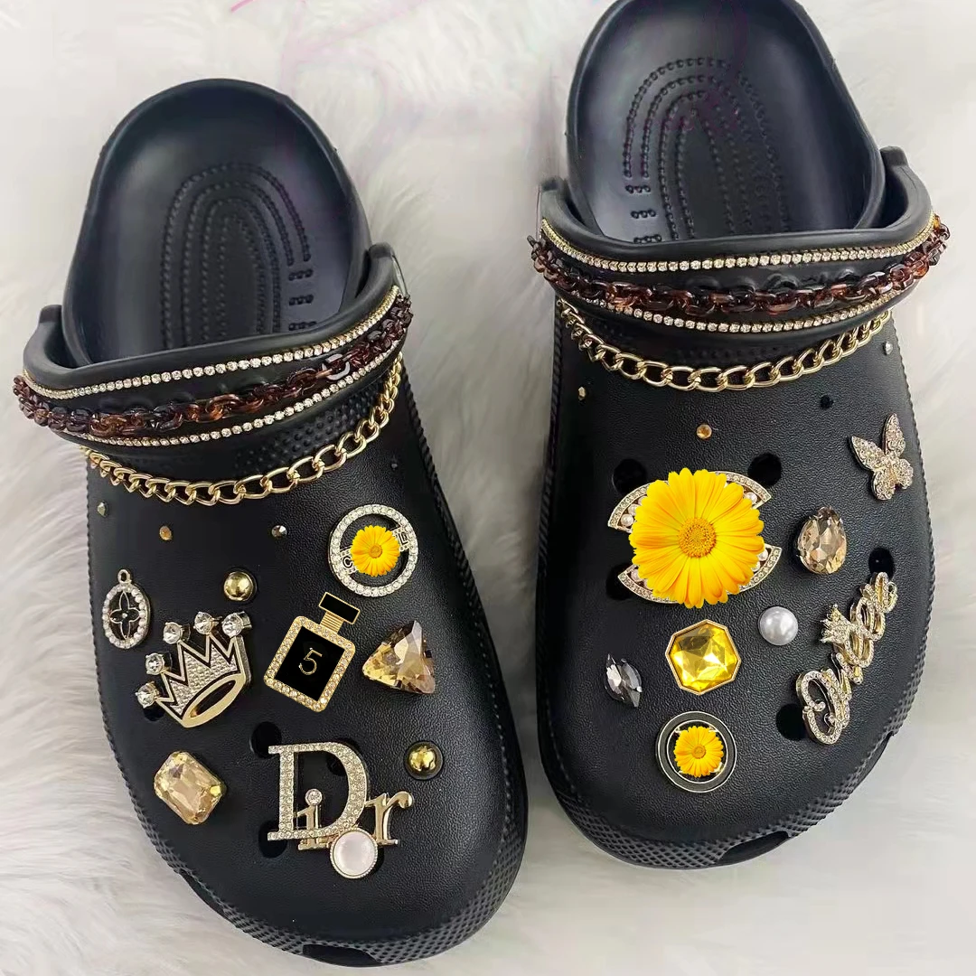 

Wholesale 2022 Design diamond chains and pearls bling Girl Gift corc Decoration luxury shoes croc charms luxury metal