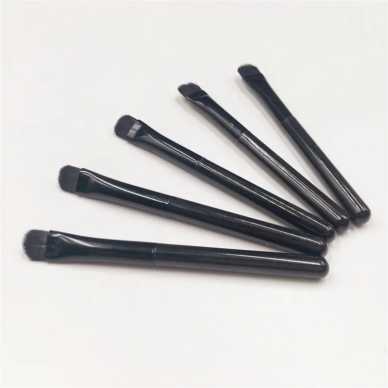 

Single Mini Vegan Portable Small Gift Cute Black Smudge Eye Shadow Makeup Brush Cheap Plastic Handle OEM ODM Beauty Accessories
