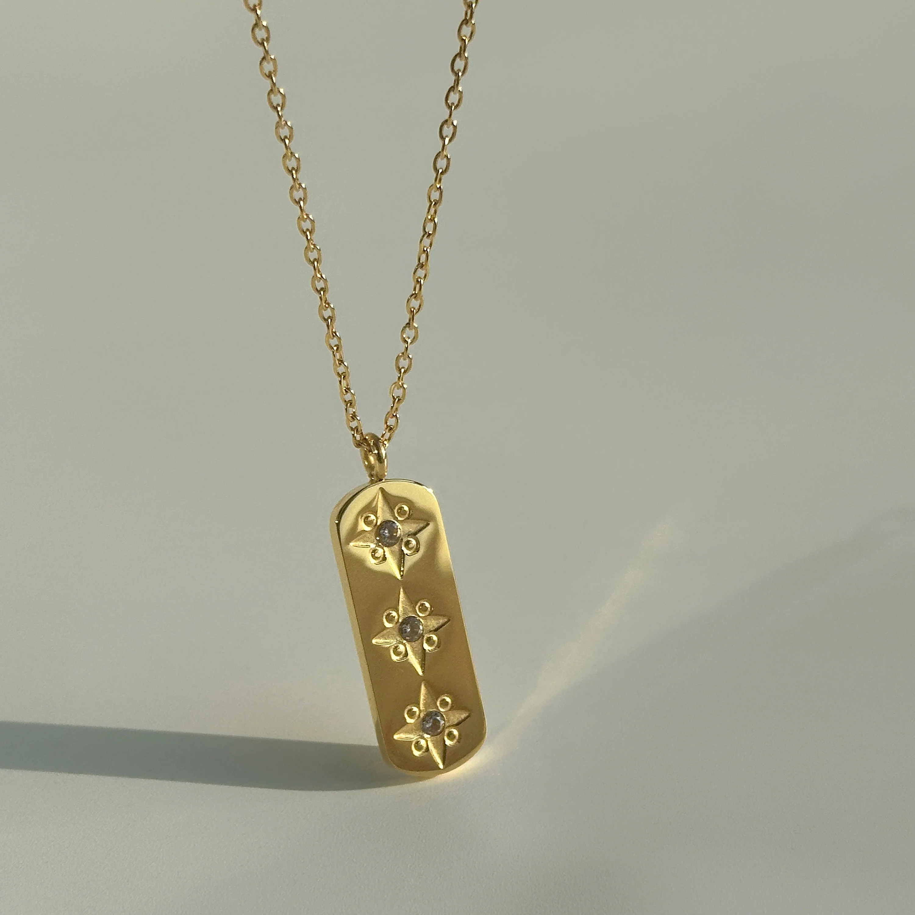 

2023 Dazan New 18k Gold Plated Tarnish Free Stainless Steel Polished Octagon Design Square Pendant Necklace For Women