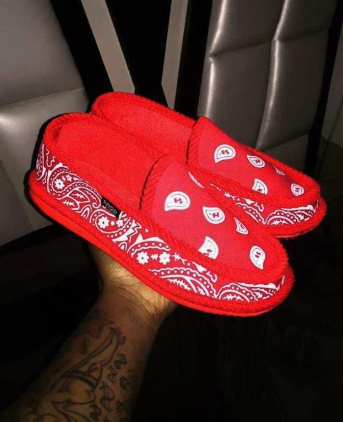 

Bandana Round Toe Flat Sole Rubber Bottom Walking Shoes Women Hot Selling Print Slip on Fashion Shoes Girls 2021 Cheap Price