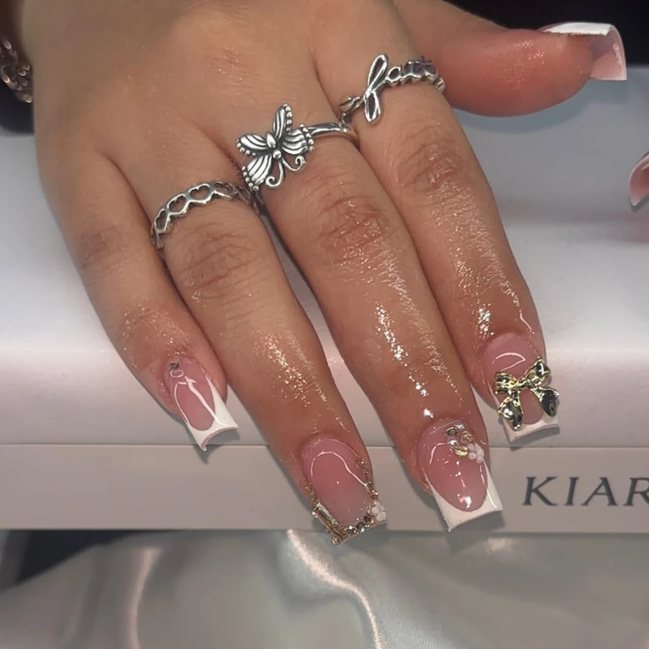 Dropshipping Wholesale Customize 24 Pcs/set Acrylic 4298 Glitter Short French Press on Nails Artificial Fingernails