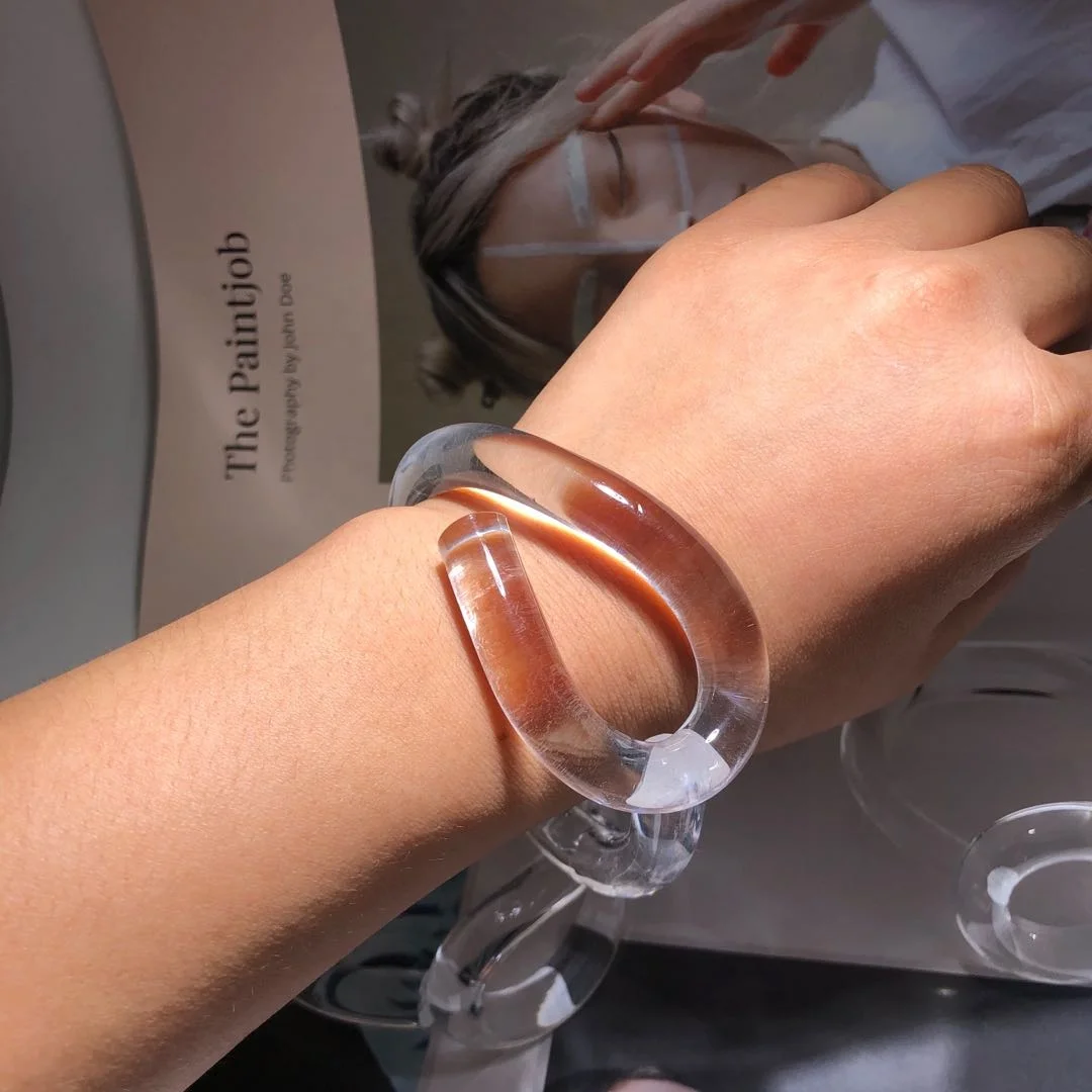 

New Transparent Hand Resin Jewelry Acrylic Personalized Fashion Jewelry Cuff Bracelet, Transparency