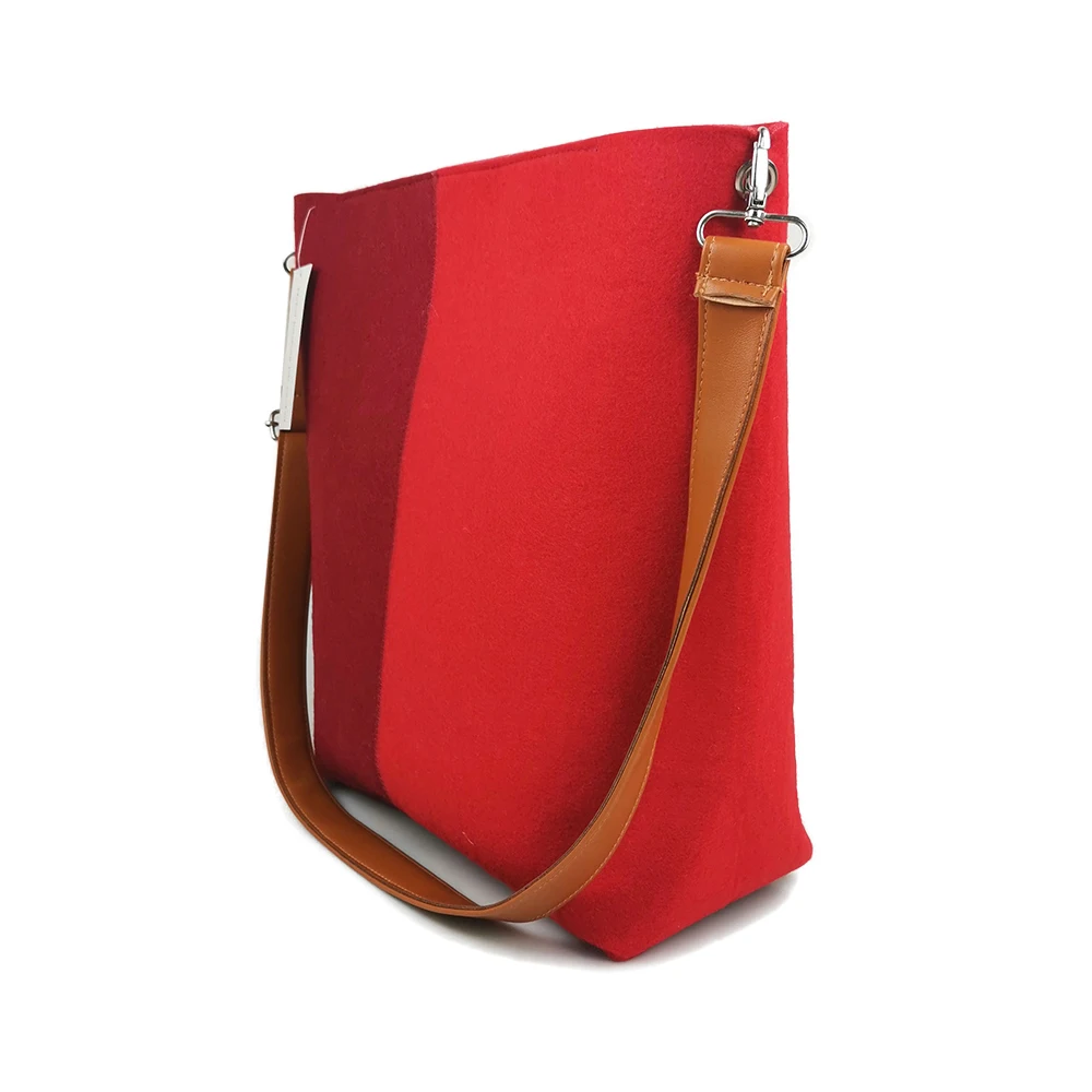

Upin two-tone red felt the tebewo shopping bag custom shoulder made of felt with Leather Strap