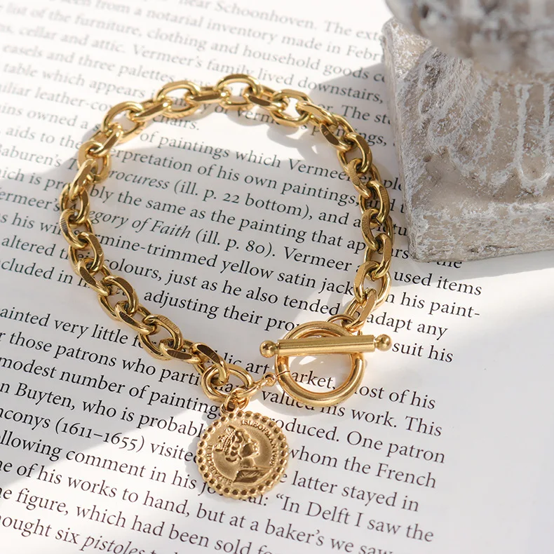 

MECYLIFE Queen Head Charms Bracelet 18K Gold Link Chain Coin Queen Bracelet