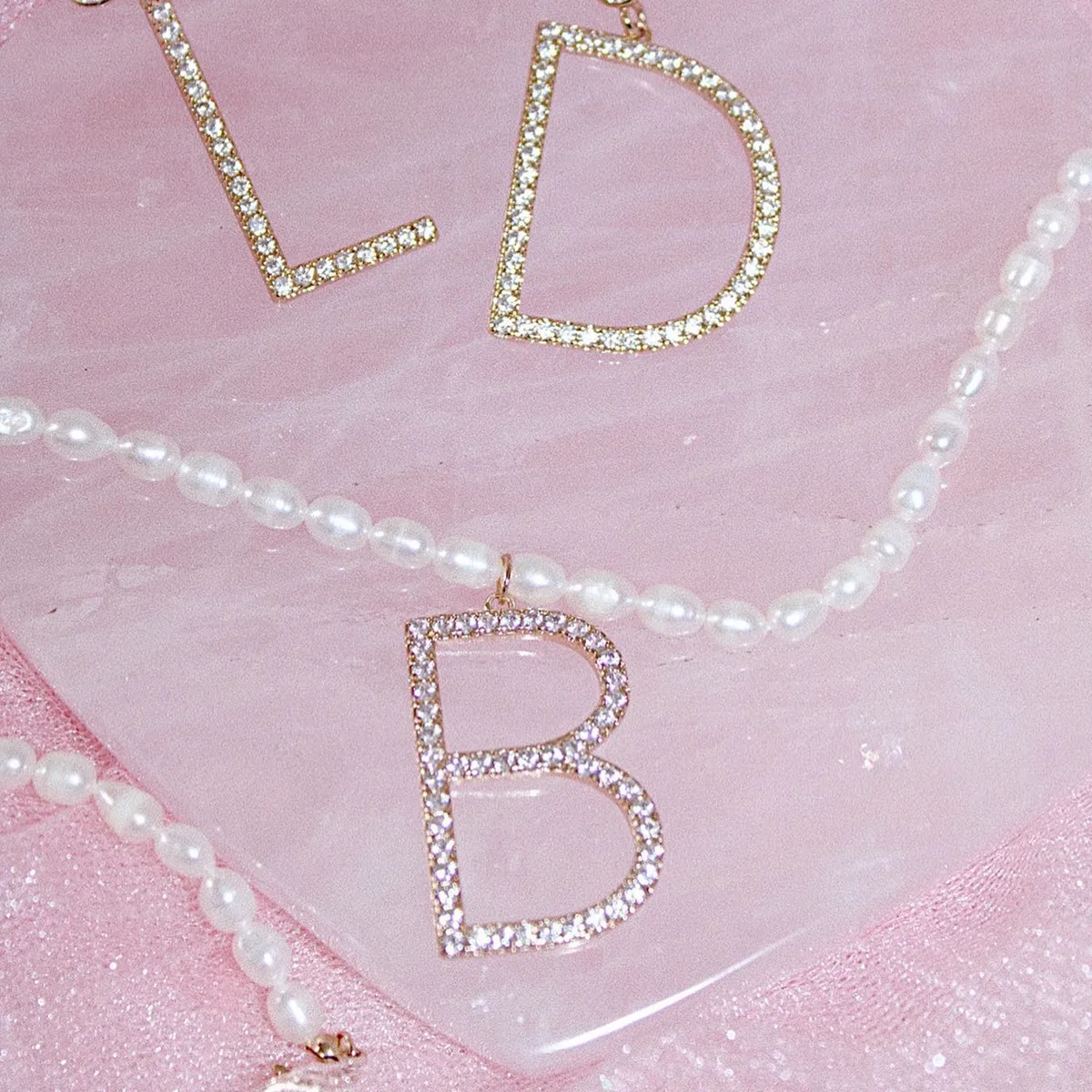 QIUHAN OEM Personalized Capital Letter Necklace A-Z Alphabet Zircon Pendant Necklace