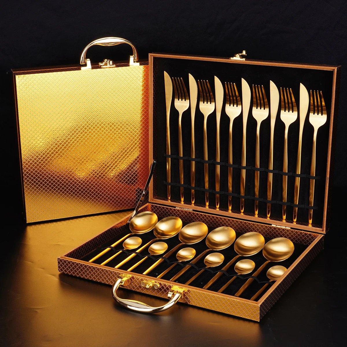 

Wholesale Reusable Luxury Restaurant Wedding Knife Spoon Fork Gift 24pcs Matte Gold Stainless Steel Cutlery Set With Wooden Box