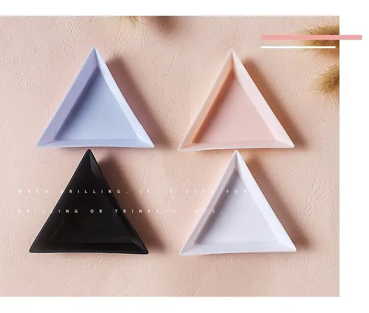 

Wholesale black pink blue Plastic Triangle Crystal Sorting Rhinestone plate Nail Art Trays