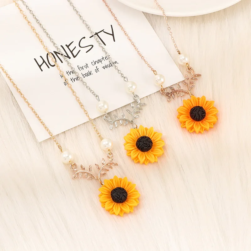 

Fashion Boho 18k Gold Plated Temperament Sun Flower Leaf Necklace Creative Pearl Resin Sunflower Necklace Jewelry For Women 2020, Golden