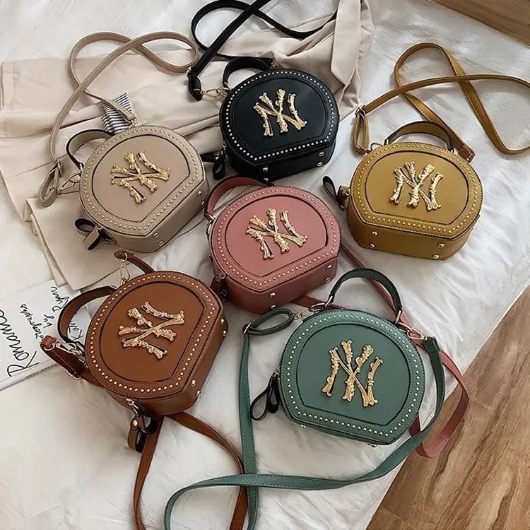 

2020 Hot Designer Purse Handbags Famous Brand Women Rivet Small Round Bags Ladies Fashion Circle Shoulder Crossbody Bag