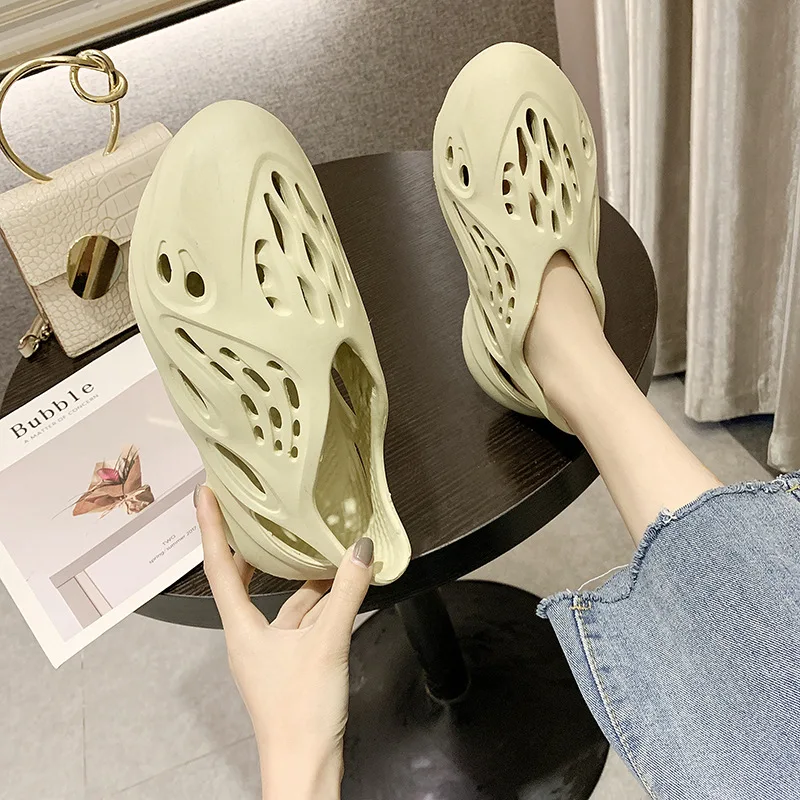 

2021 Wholesale Holes Water Shoes Casual Sports Sandals Yeezy Men's Women's Sandals Summer Clog Yeezy Foam Runners, Picture