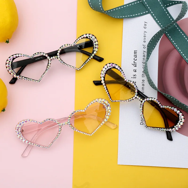 China Wholesale Luxury Irregular Heart Diamond Plastic Women Bling Sunglasses