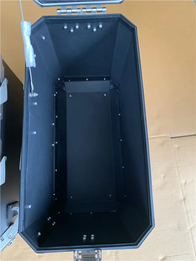 
Moto side box 