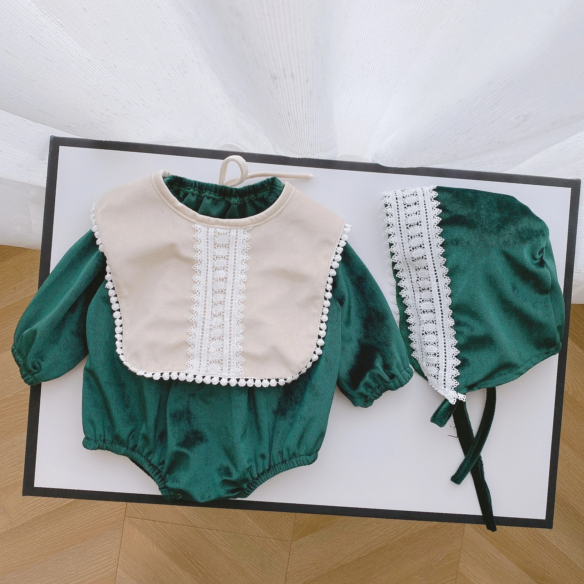 

rts 0-2 year old baby cute romper 2020 autumn girls baby Korean long-sleeved romper with Hat bib