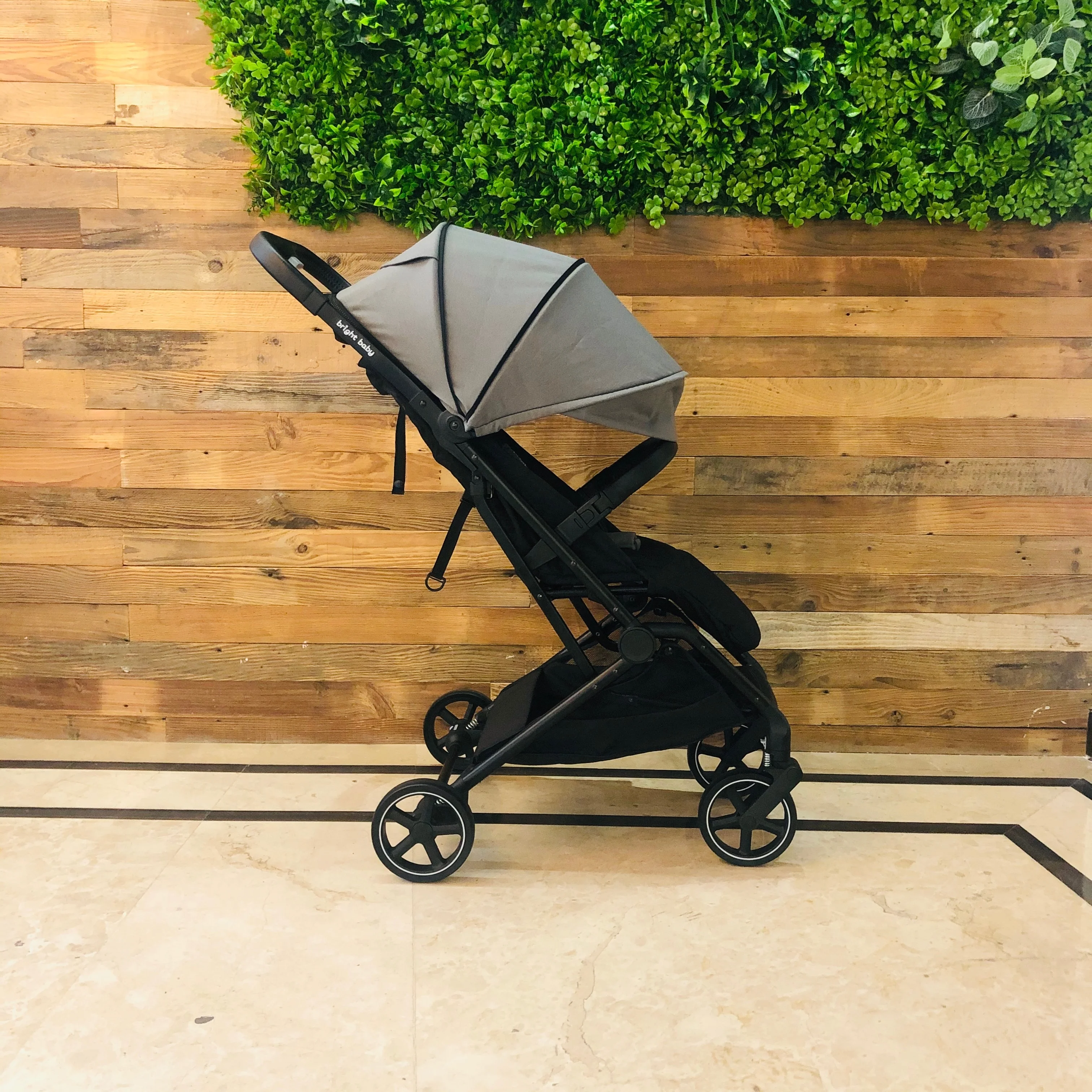 

Brightbebe 2021 hot light weight small automatic folding baby stroller carrying into airplane dropping shipping