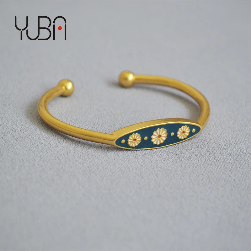 

Korean Style Women Luxury Design Enamel Flower Cuff Bracelets Gold Color Brass Green Enamel Daisy Flower Bracelet