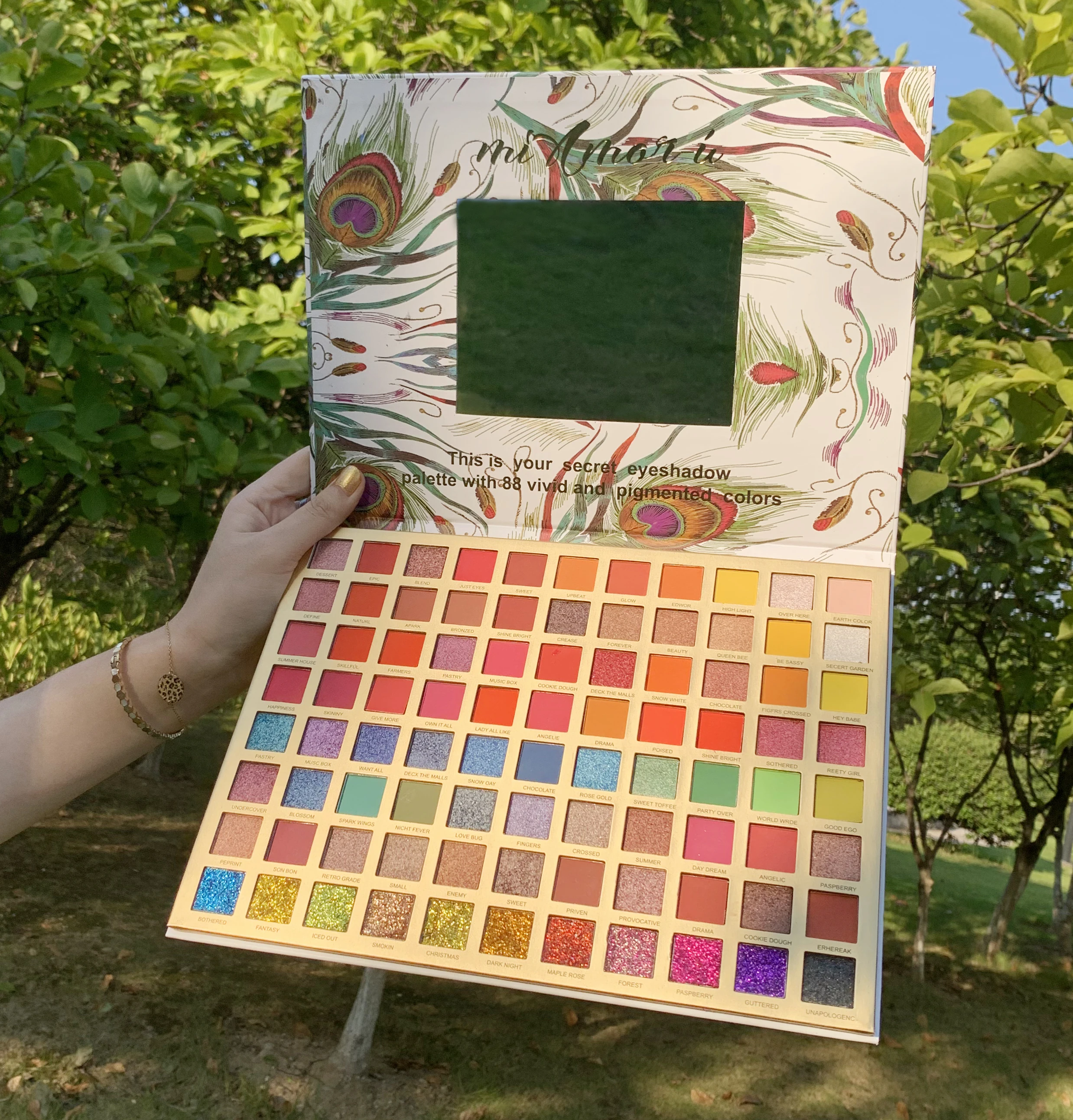 

Free sample 88 colors beauty makeup eyeshadow palette makeup brushes pigmented glitter eyeshadow palette, Colorful