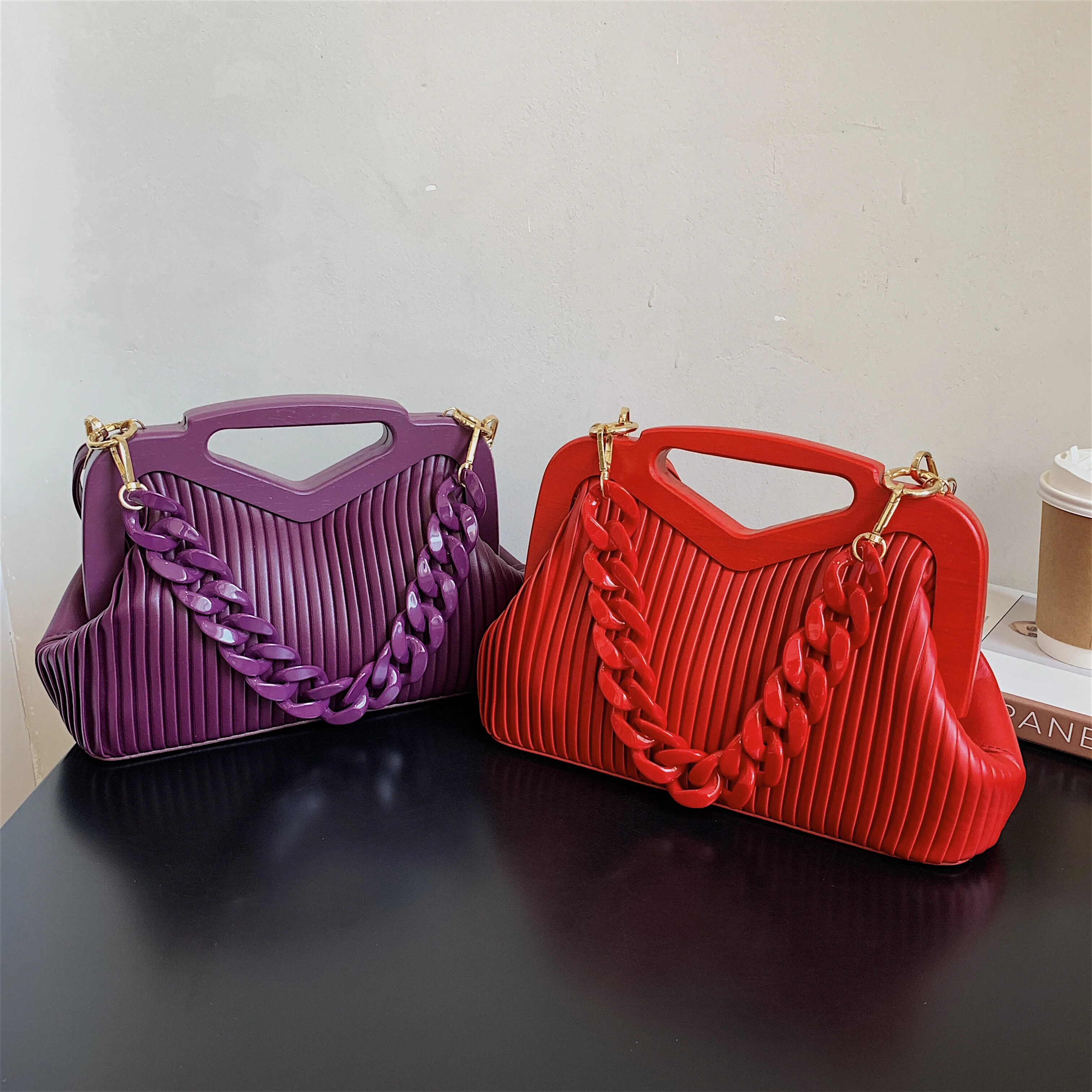 

2021 Hot Sell Fall Latest Ladies Acrylic Chain Cloud Clutch Handbag Vintage Popular Purses Handbag, 10 colors